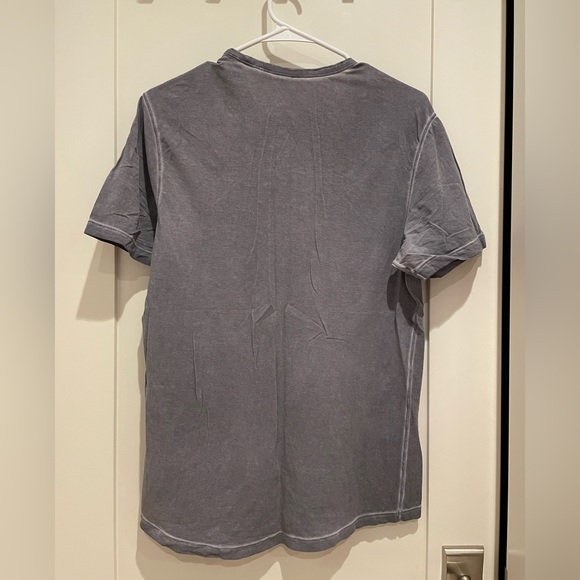 Men’s Lululemon Grey T-Shirt - Picture 3 of 4
